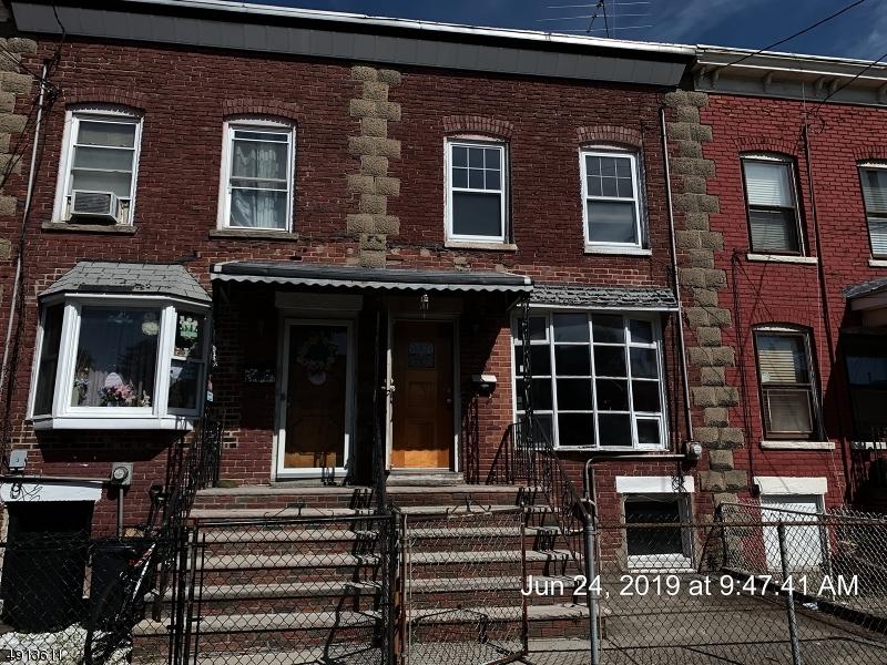 677 Chestnut St - Photo 1