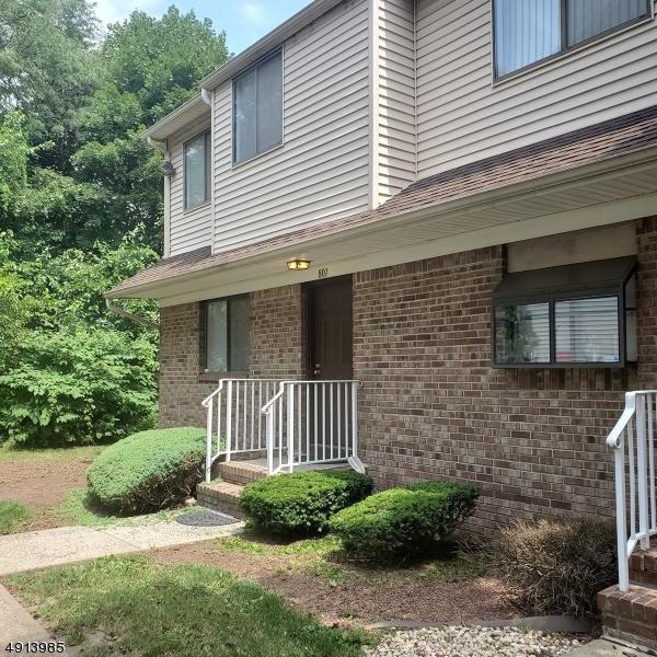 801 Orchard Meadows Dr N - Photo 1