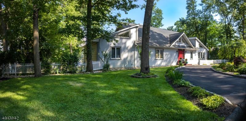 4 Oakwood Dr - Photo 1