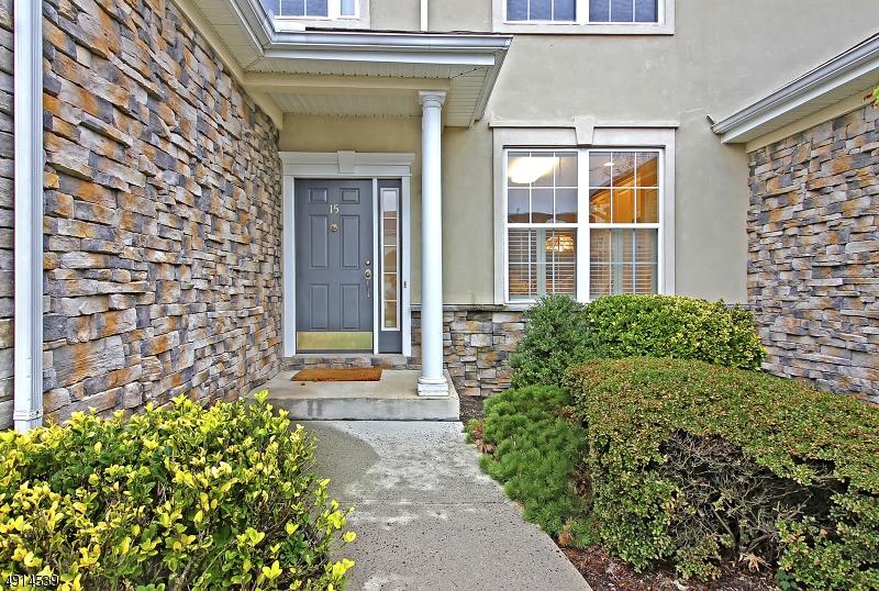 15 Fernwood Ct - Photo 1