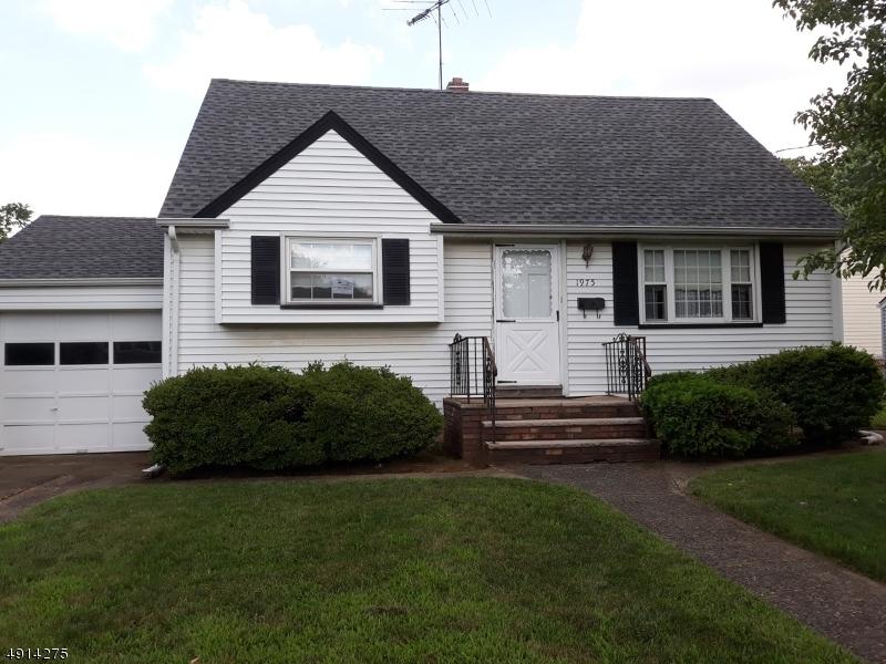 1975 Churchill Dr - Photo 1