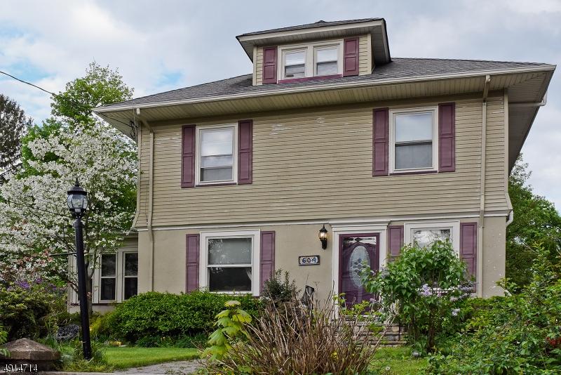 604 Washington St - Photo 1