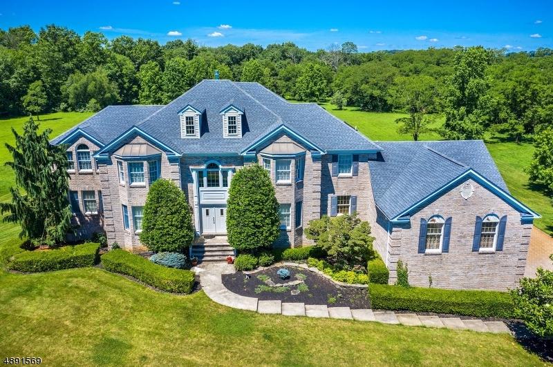 4 Edinburgh Ct - Photo 1