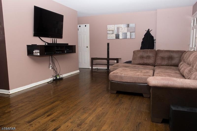 21 Colonial Dr - Photo 1