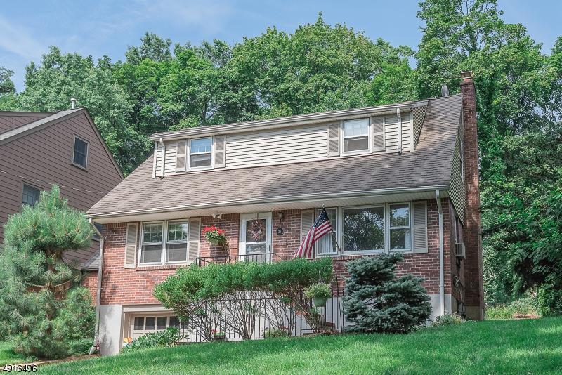 25 Hillview Ter - Photo 1