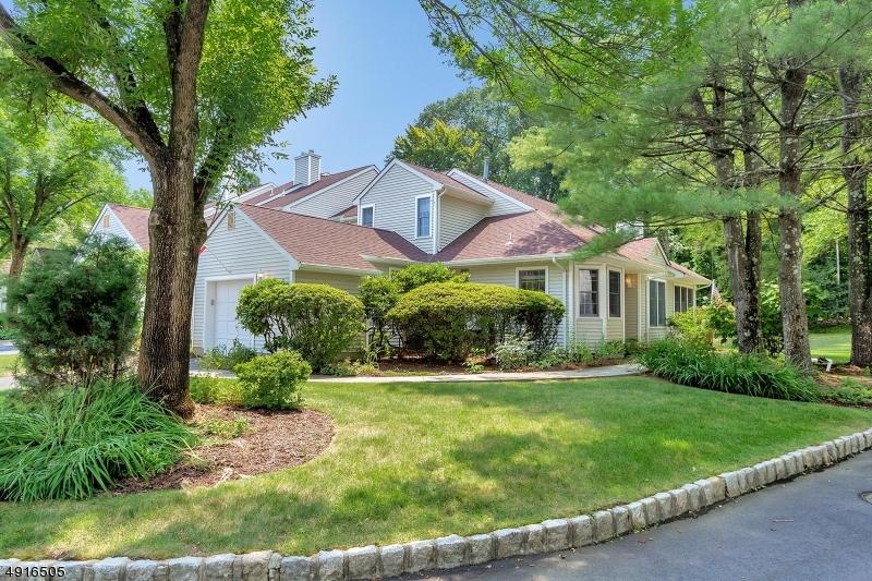 9 Christopher Ct - Photo 1