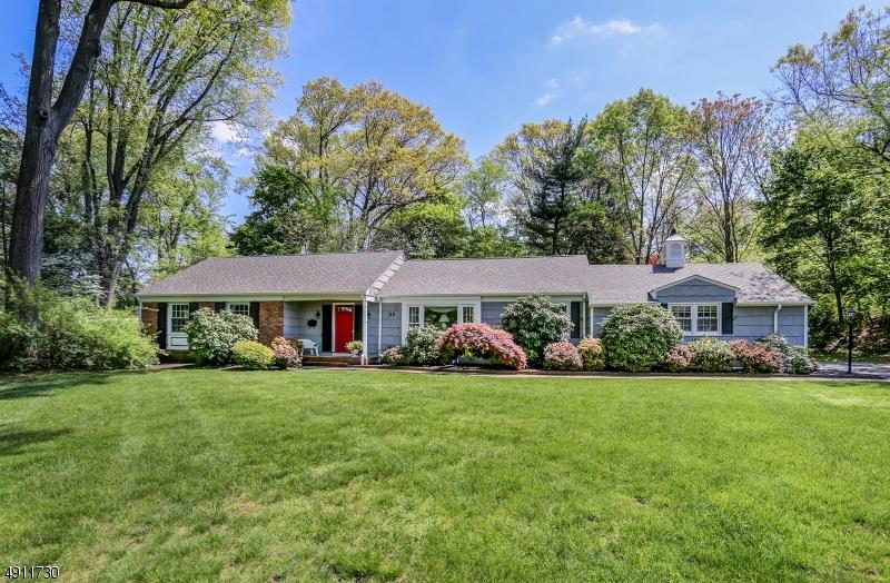 25 Village Rd - Photo 1