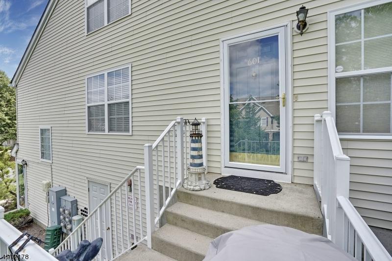 601 Wendover Ct - Photo 1