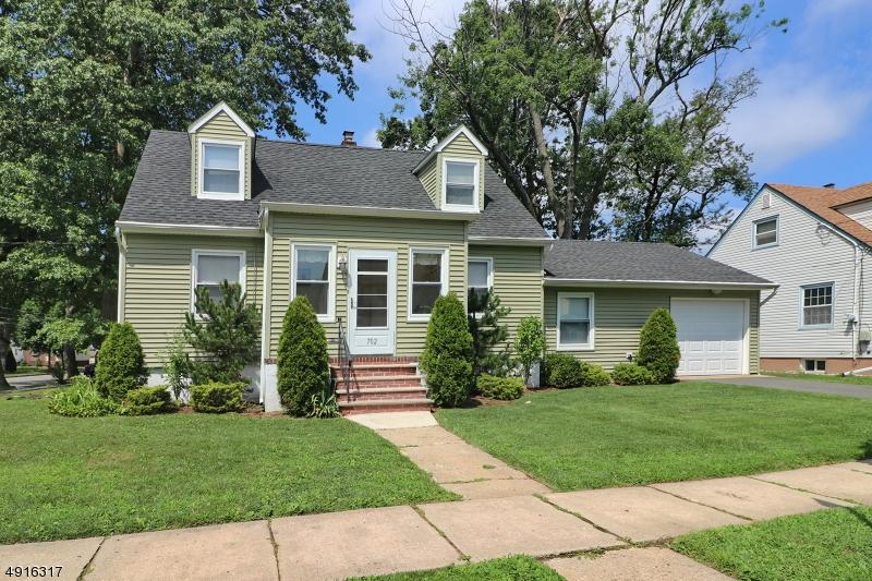 702 Hemlock St - Photo 1