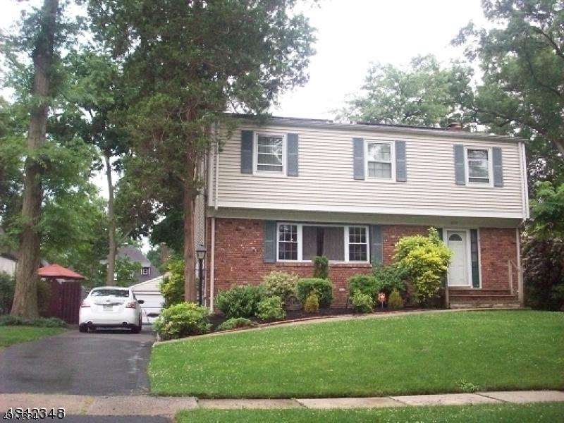 1418 Martine Ave - Photo 1
