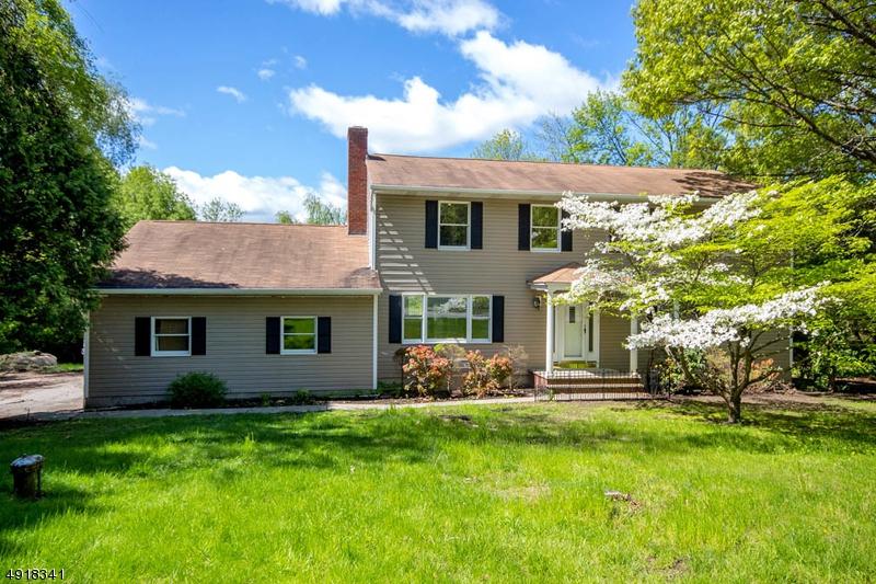 4 Campbell Dr - Photo 1