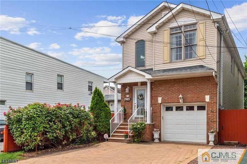 375 Oak St - Photo 1