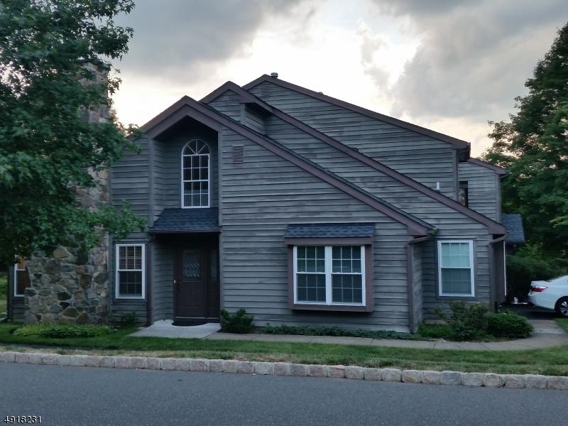 40 Roxbury Ct - Photo 1