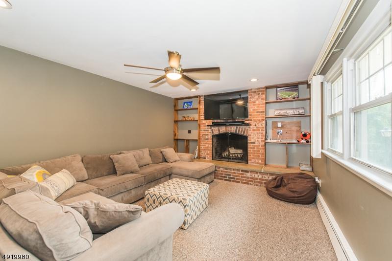 423 Andre Ave - Photo 1