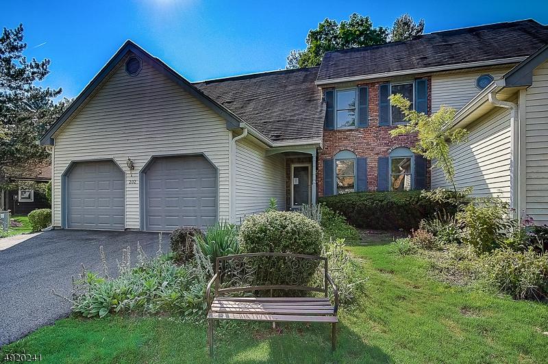 202 Goldfinch Ct - Photo 1