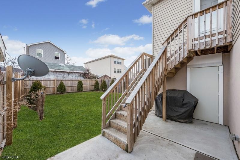26 Bay Ave - Photo 1