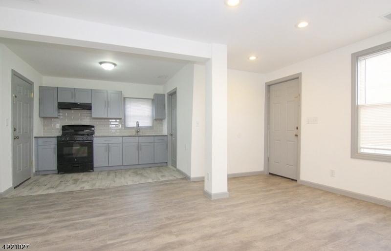 851 Summer Ave, 2Nd Fl - Photo 1
