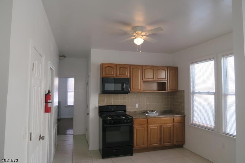 143 Huntington Ter - Photo 1