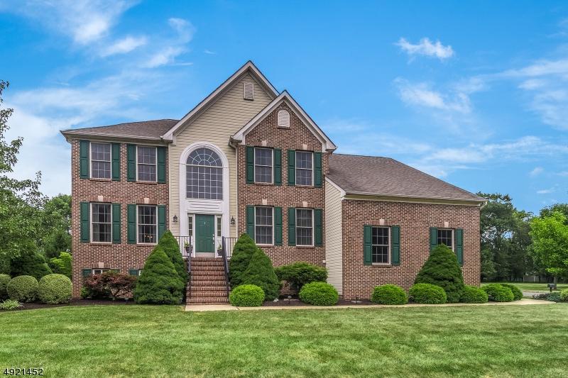 1 Dorchester Dr - Photo 1