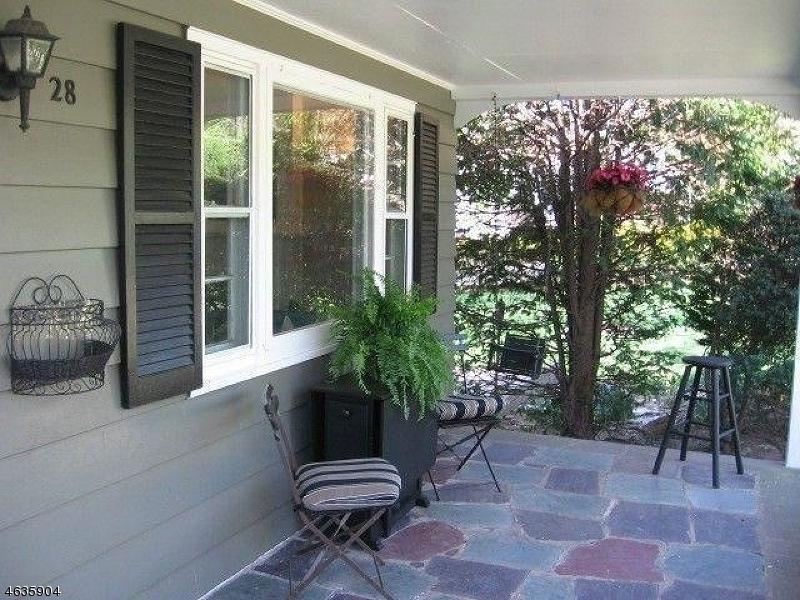 28 Glen Ave - Photo 1