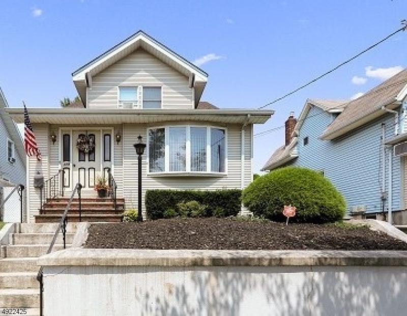 174 Clinton Ave - Photo 1