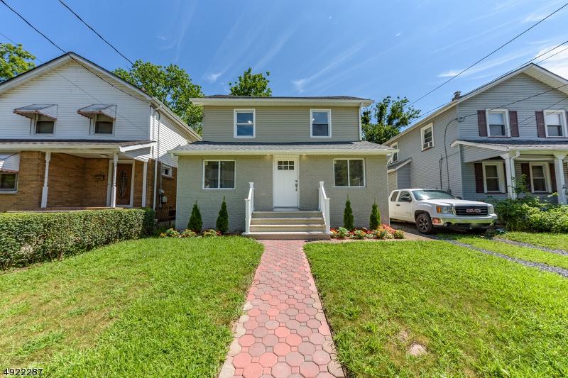 713 Spruce St - Photo 1