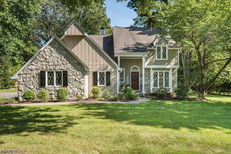 100 Lynn Dr - Photo 1