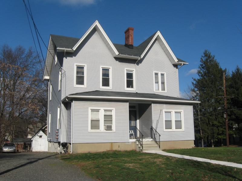 225 Somerset St - Photo 1