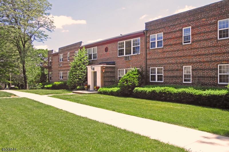 380 Claremont Ave, Unit 9 - Photo 1