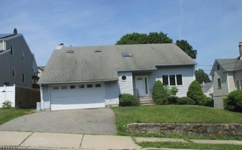 615 Spruce St - Photo 1