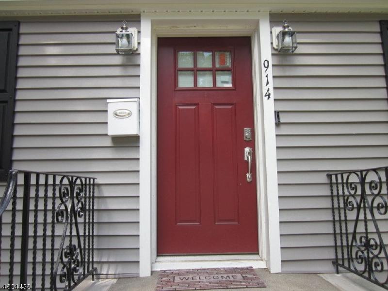 914 Oak St - Photo 1