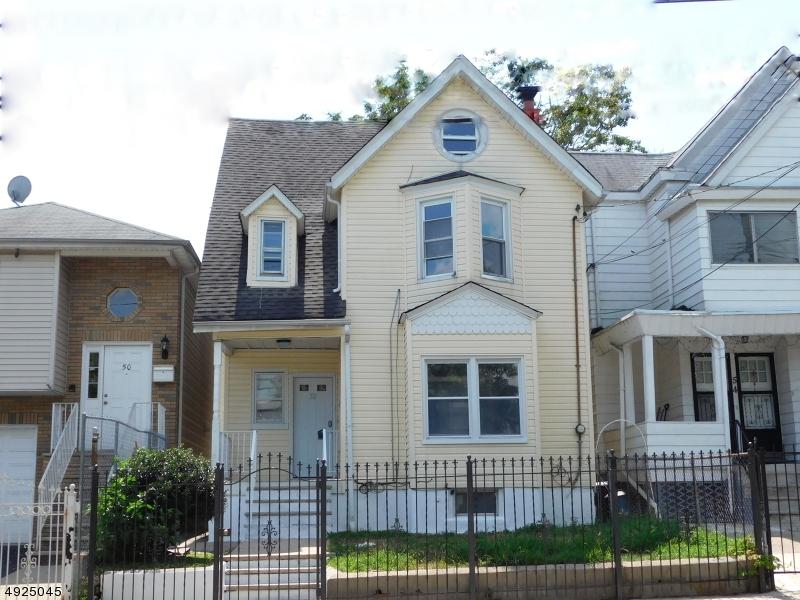52 Halleck St - Photo 1