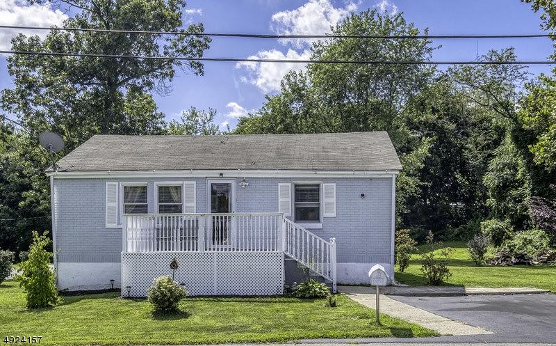 83 Clinton Ave - Photo 1