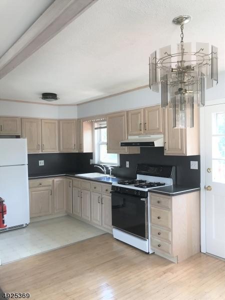 420 Broughton Ave - Photo 1