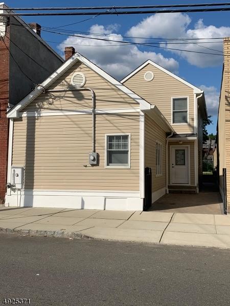 54 Honiss St - Photo 1