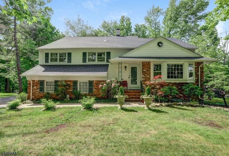 23 Pitcairn Dr - Photo 1