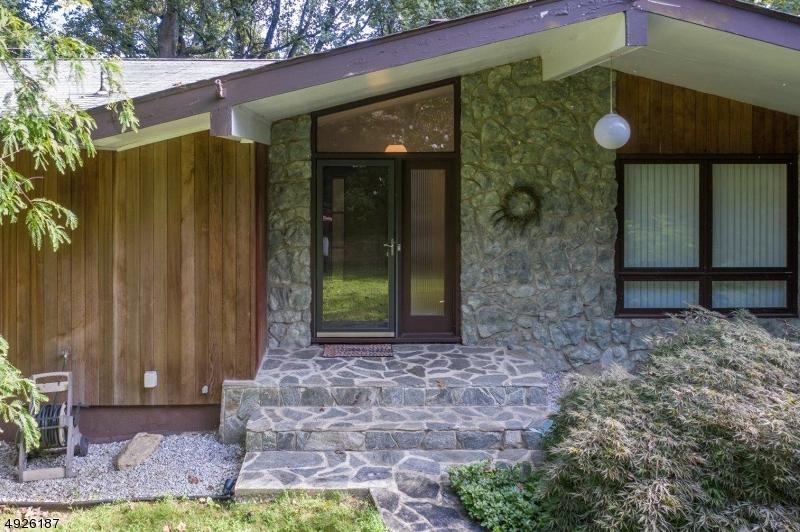 15 Susan Dr - Photo 1