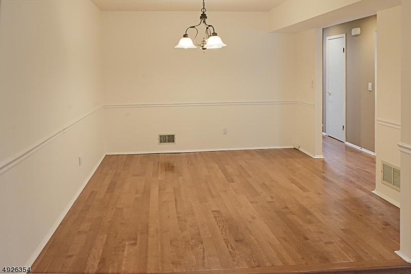 19 Queens Bridge Dr - Photo 1
