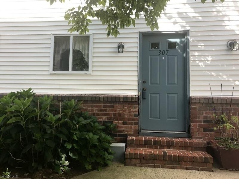 307 Saddle Ct - Photo 1