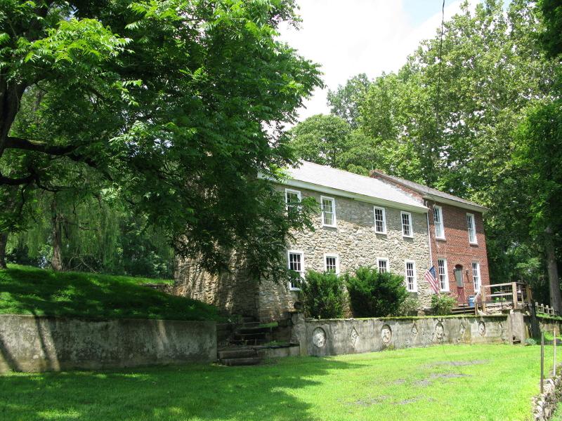 8 Ellis Rd - Photo 1