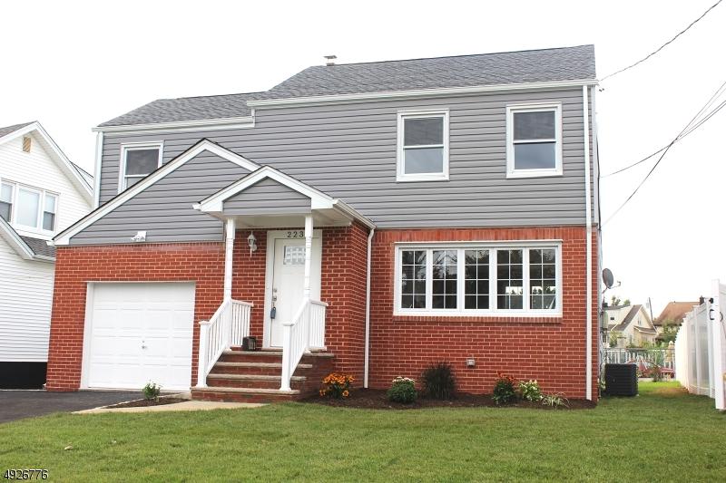 223 Burroughs Ter - Photo 1