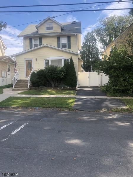 305 Sheridan Ave - Photo 1