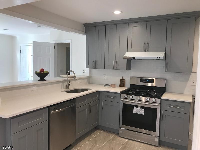 644 Rockview Ave - Photo 1