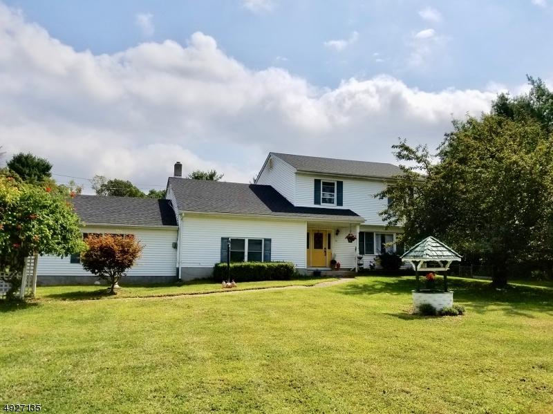 102 Wantage Ave - Photo 1