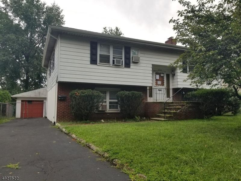 2182 Halsey St - Photo 1