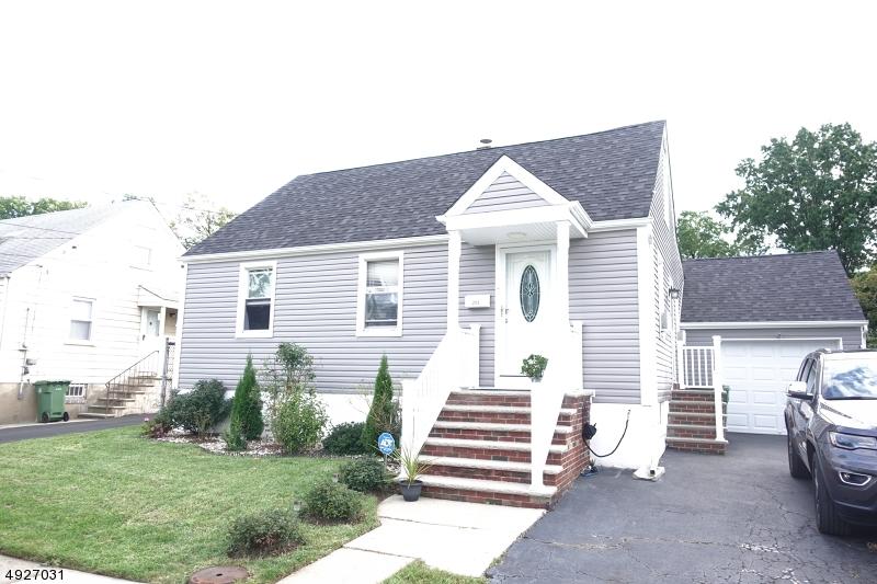 211 Bradford Ave - Photo 1