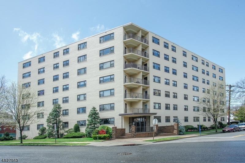 25 Grand Ave - Photo 1