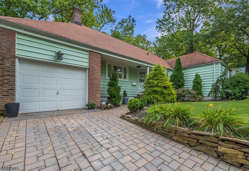 712 Northfield Ave - Photo 1