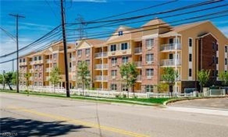 100 Kennedy Dr - Photo 1