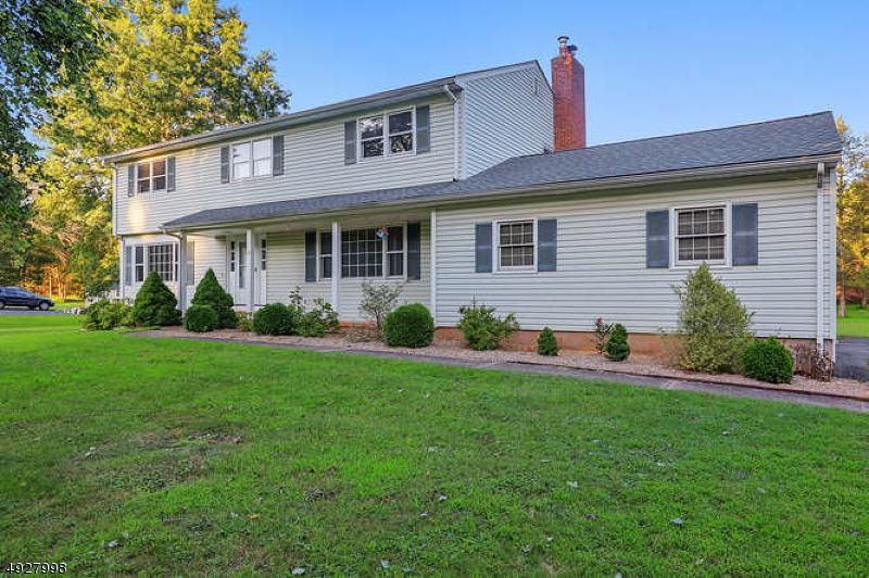17 Thruway Dr - Photo 1